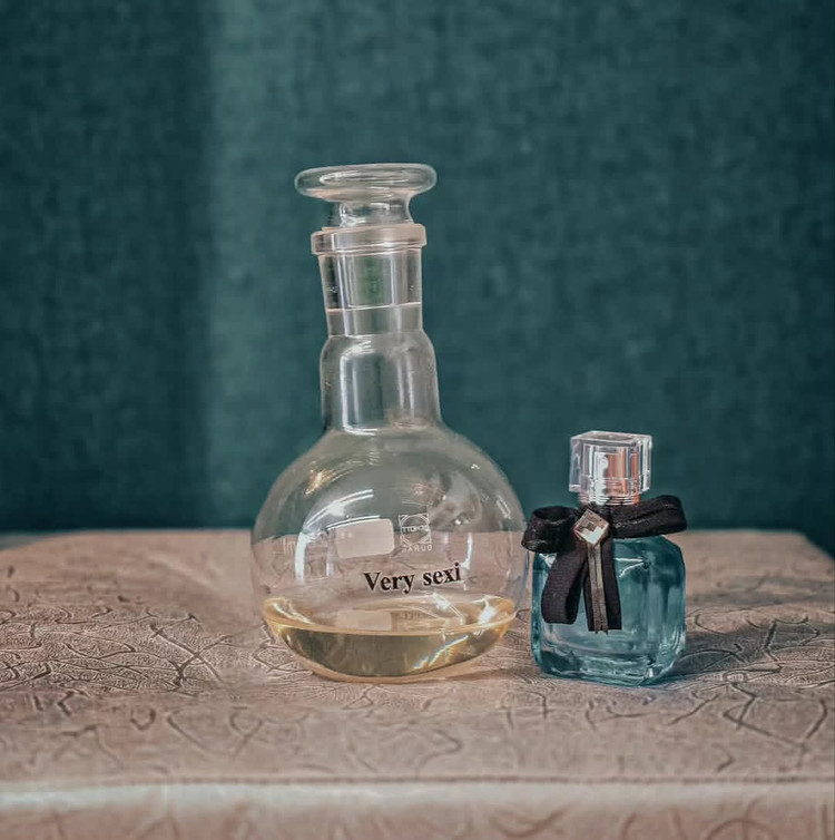 عطر وری سکسی ویکتوریا سکرت