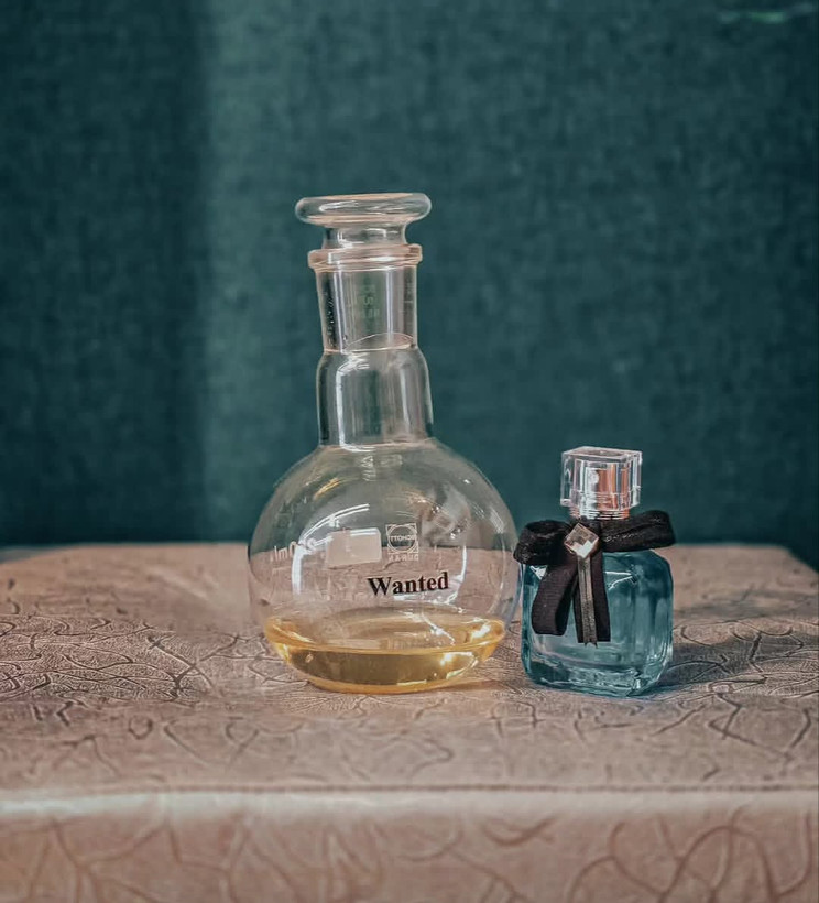 عطر آزرا وانتد