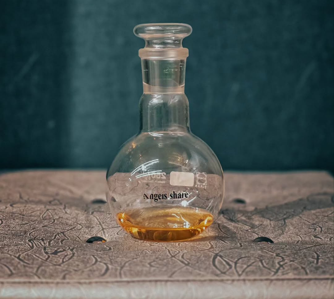 عطر آنجلزشیر بایکیلیان ، انجلز ، انجلز شیر